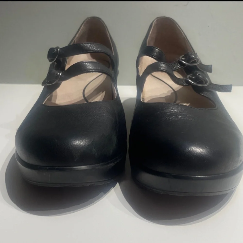 Dansko Womens Josie Mary Jane Shoe  Black